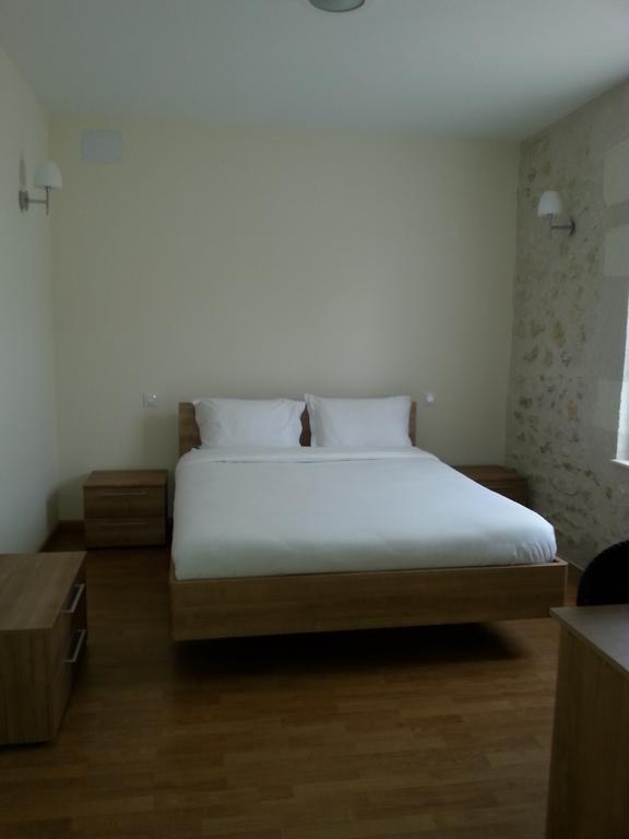 Gite Du Domaine Du Haut Perron Villa Thesee Ngoại thất bức ảnh
